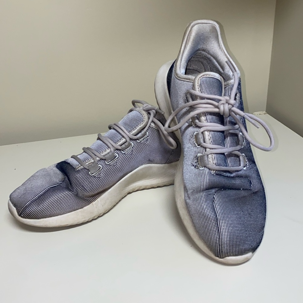 Women’s Adidas grey/ silver tennis shoe size 8.5